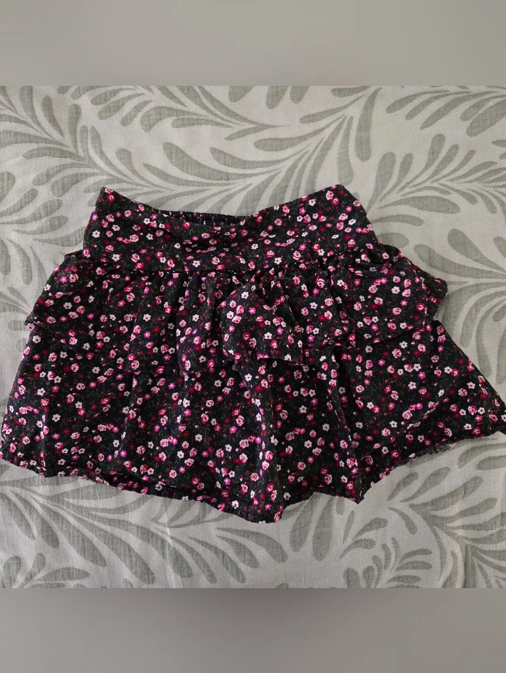 GAP Black Floral Ruffle Skort with Pink Flowers Size S(6/6x) Toddler
